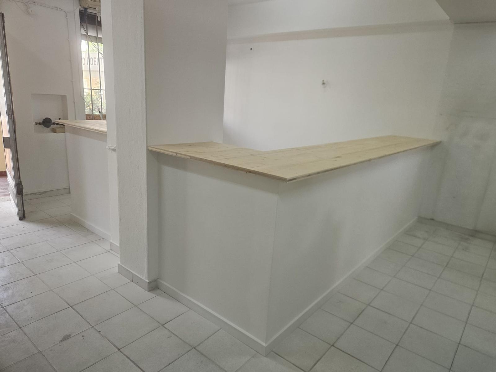 Comptoir bois sur mesure en boutique