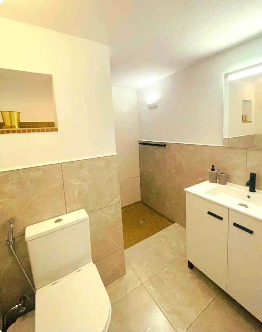 Salle de bain marbre beige